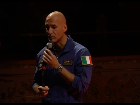 Luca Parmitano sul palco
